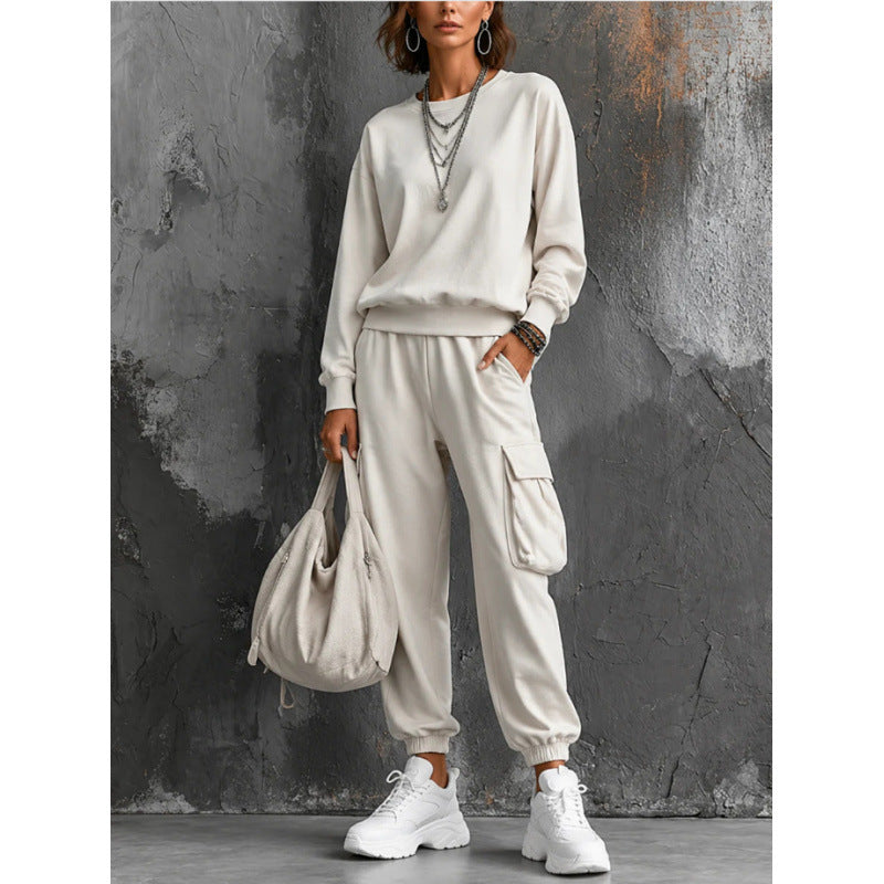 Ladies Lounge Set with Round Neck Sweatshirt and Cargo Jogger made of French Terry Mune Fashion