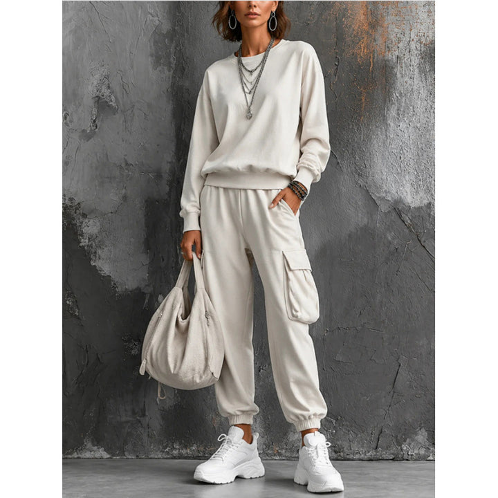 Ladies Lounge Set with Round Neck Sweatshirt and Cargo Jogger made of French Terry Mune Fashion