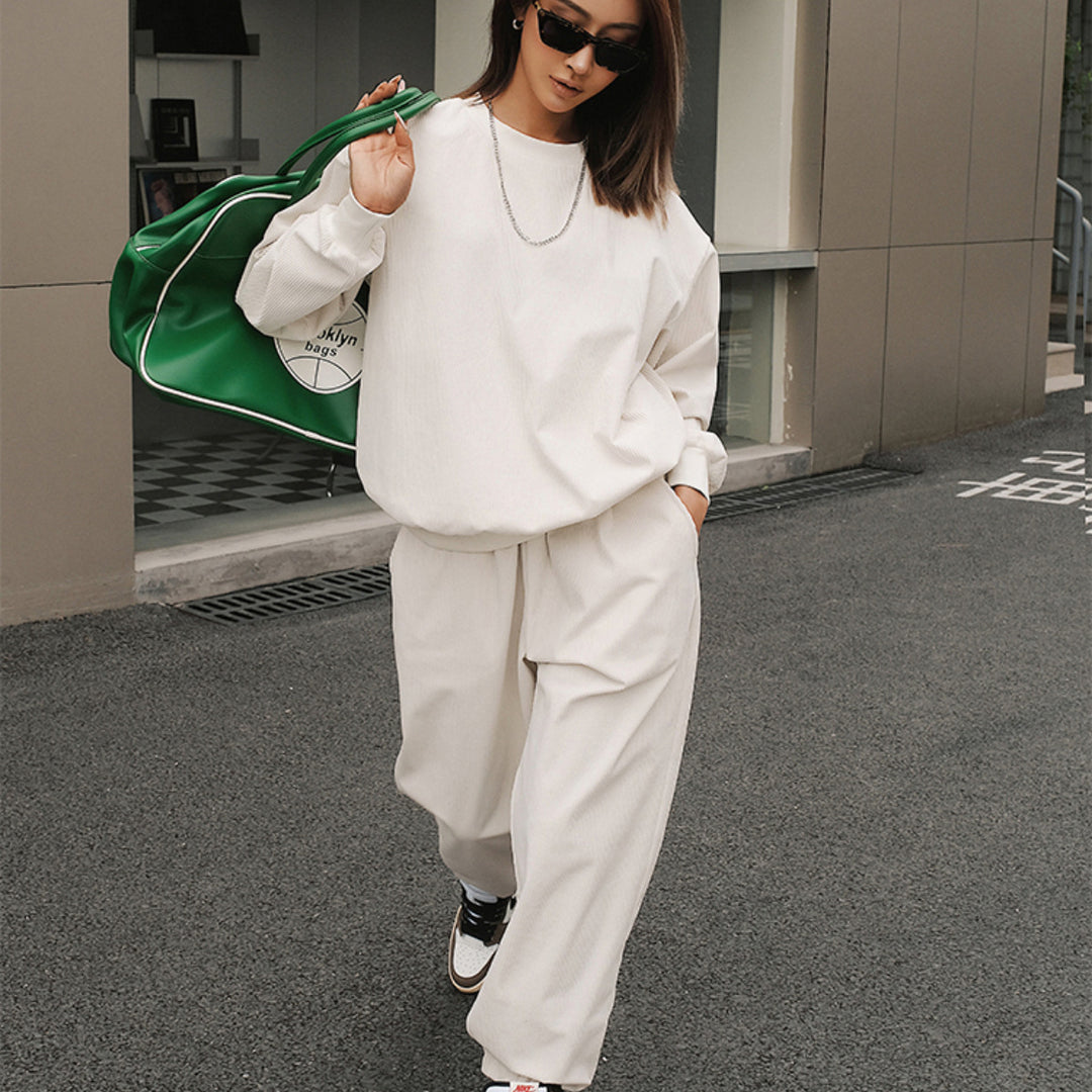 Women's structured corduroy tracksuit in relaxed fit with cuffed pants Mune Fashion