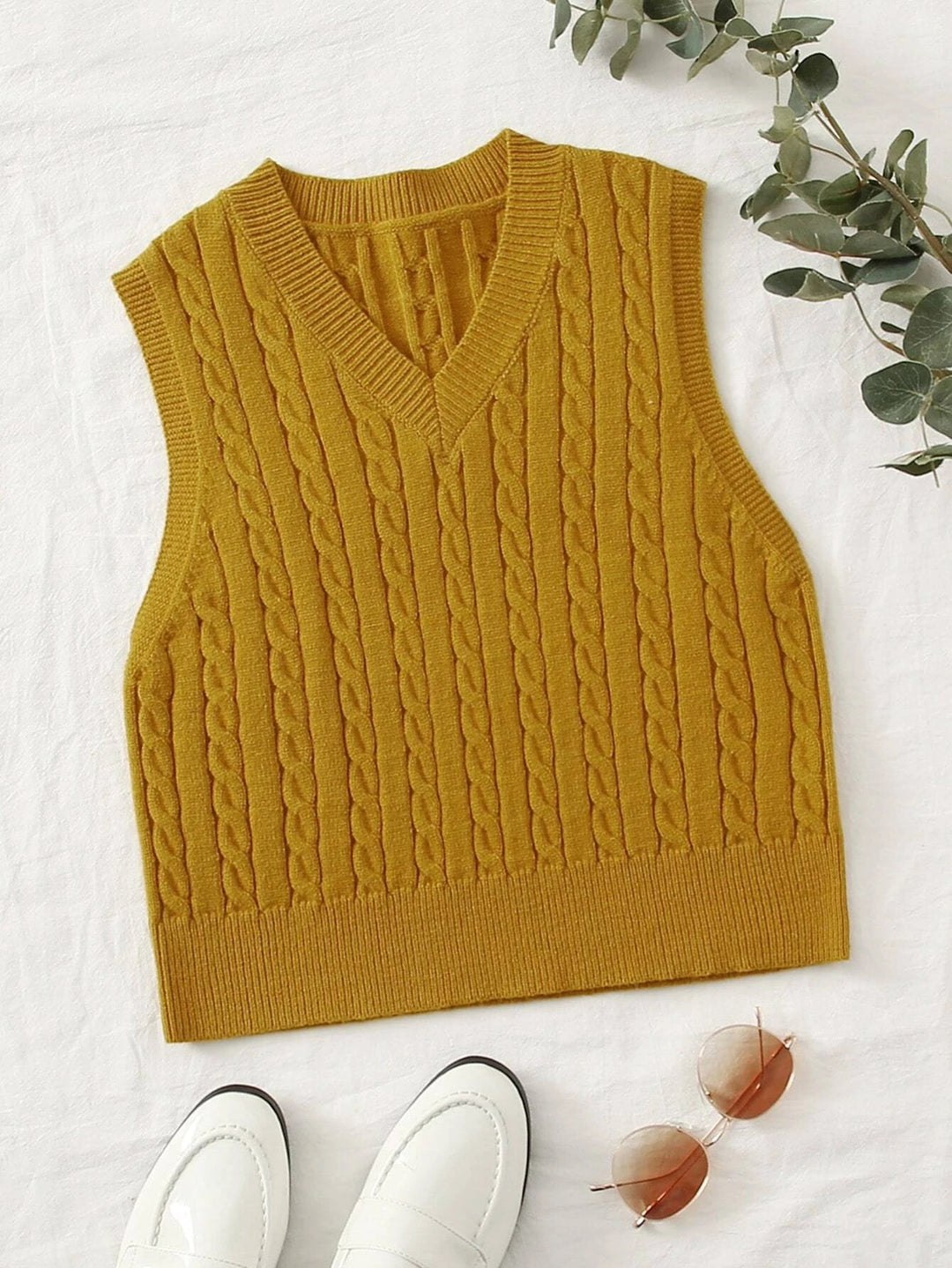 Women Classic Cable Knit Vest with Slim Fit and V-Neck Mune Fashion