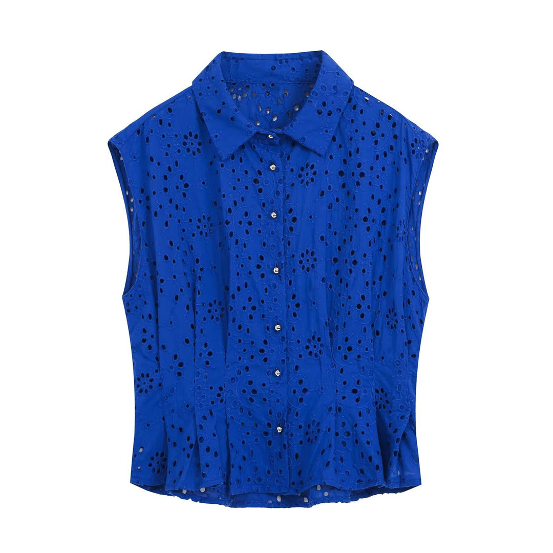 Ladies Sleeveless Eyelet Embroidery Blouse with Shirt Collar and Mother-of-Pearl Button Placket Mune Fashion