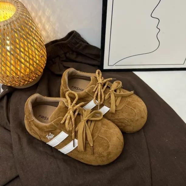 Women's fashionable strap sneakers made of suede Mune Fashion