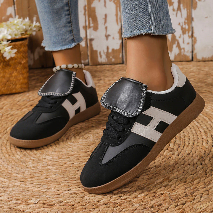Women's Fashion Sneakers with Elegant Flap Accent and Non-slip Sole Mune Fashion