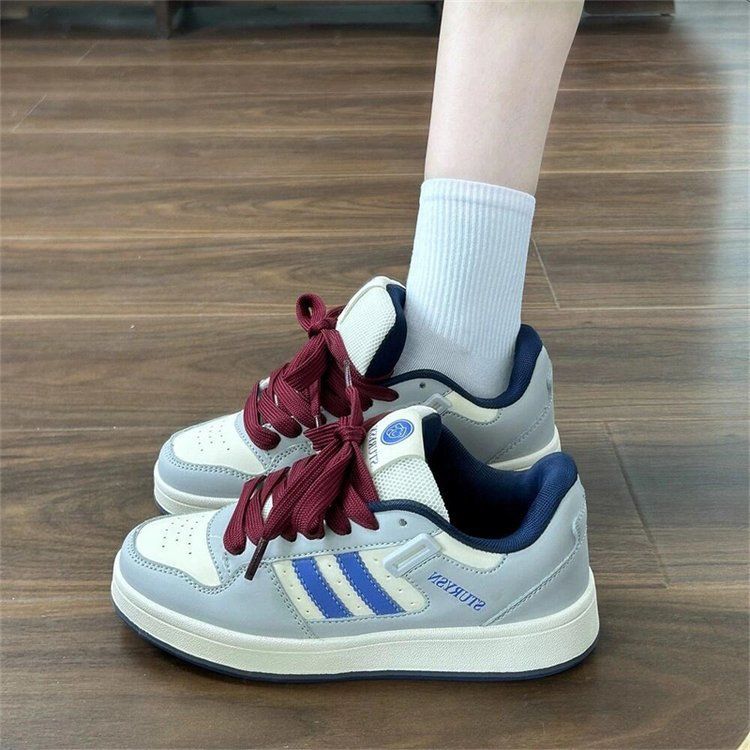 Women's sneakers with stylish accents and non-slip sole Mune Fashion