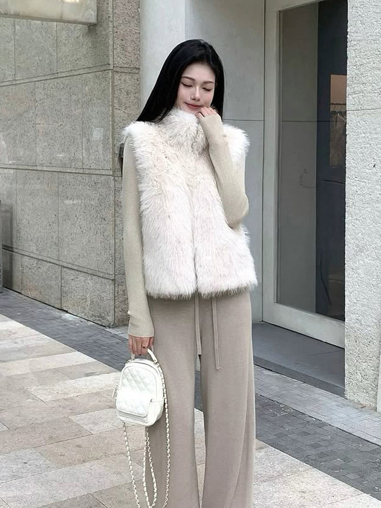 Women's Sleeveless Faux Fur Vest with Stand-Up Collar and Full-Zip Mune Fashion