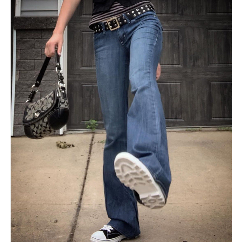 Ladies low rise flared jeans with slim thigh part and wide hem Mune Fashion