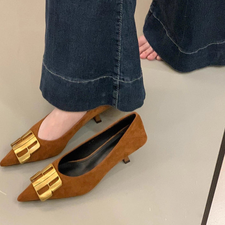 Women Elegant pointed velvet look kitten-heel pumps with distinctive metal buckle Mune Fashion