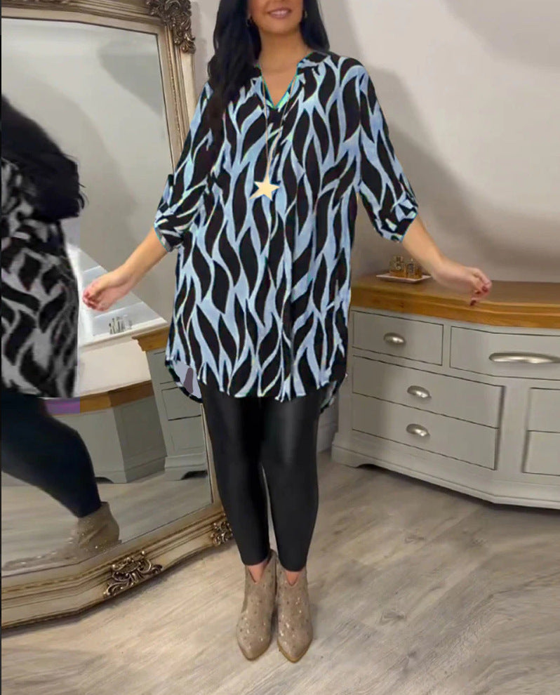 Women's oversized long tunic with abstract wave print, V-neckline and roll-up three-quarter sleeves Mune Fashion