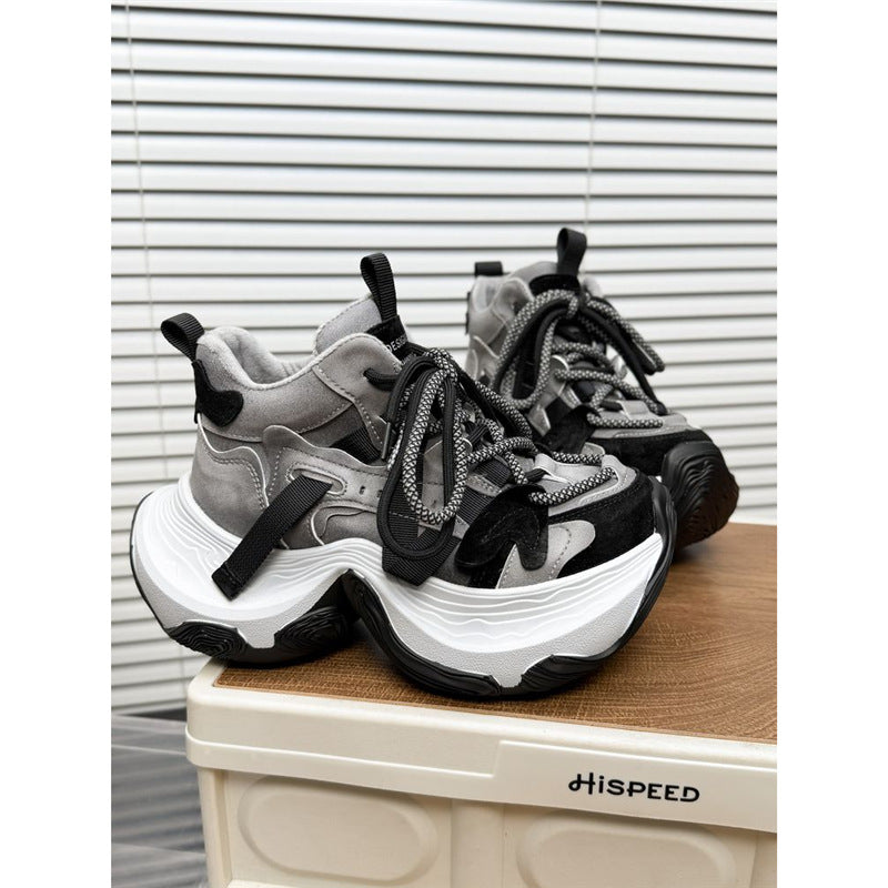 Damen Chunky Plateau-Sneaker mit mehrlagiger sculpted Sohle und Wildleder‑Mesh‑Details Mune Fashion