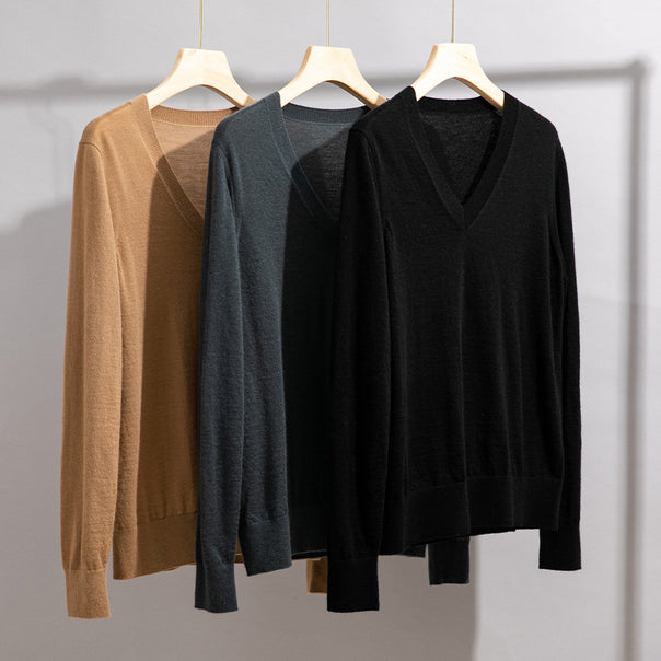 Men's Fine V-Neck Sweater made of Merino Blend with Light Structure Knit Mune Fashion
