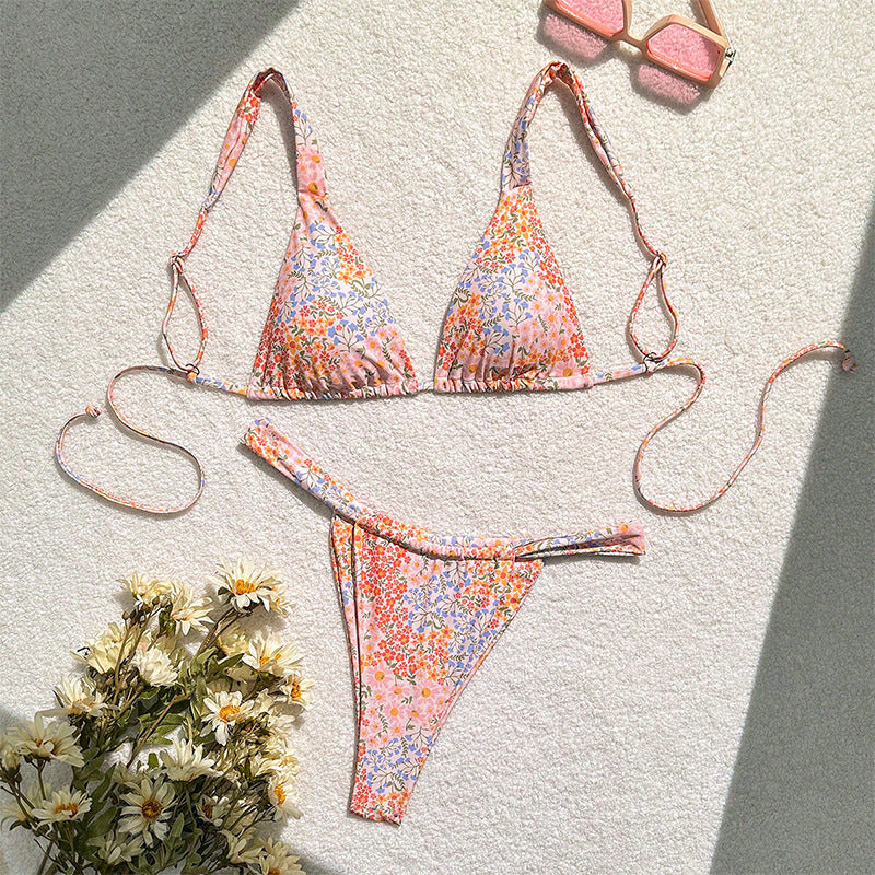 Women's triangle bikini with floral patterns and adjustable straps Mune Fashion