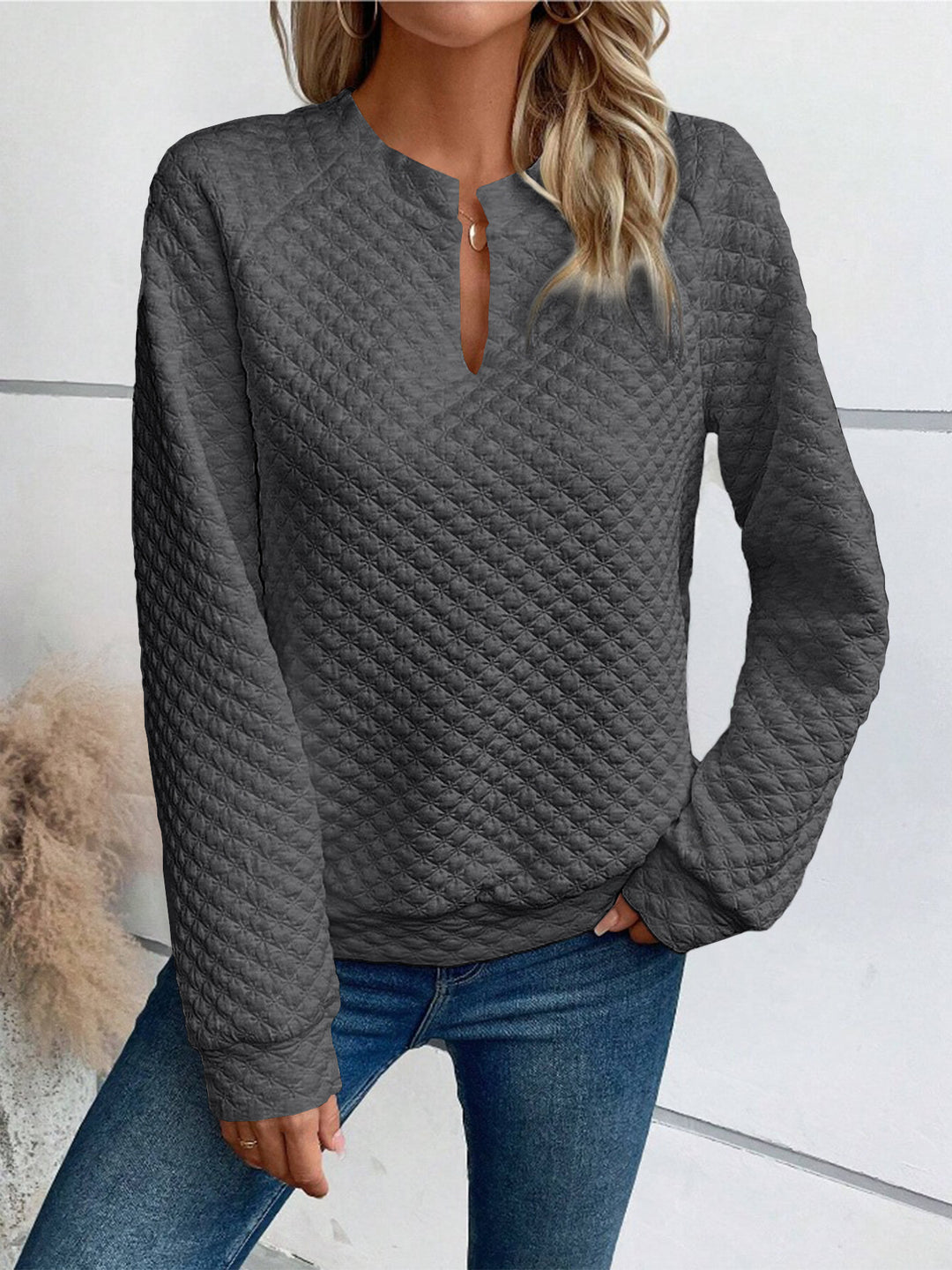 Women's Quilted Sweatshirt with Slit Collar, Diamond Structure and Raglan Sleeves Mune Fashion