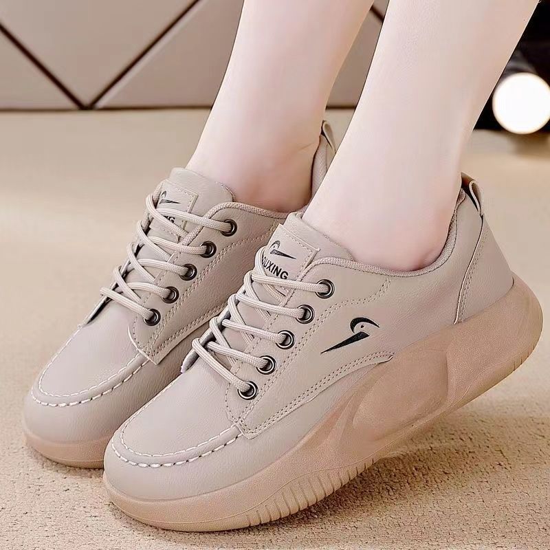 Women's Sporty Sneakers with Comfortable Rubber Sole and Classic Design Mune Fashion