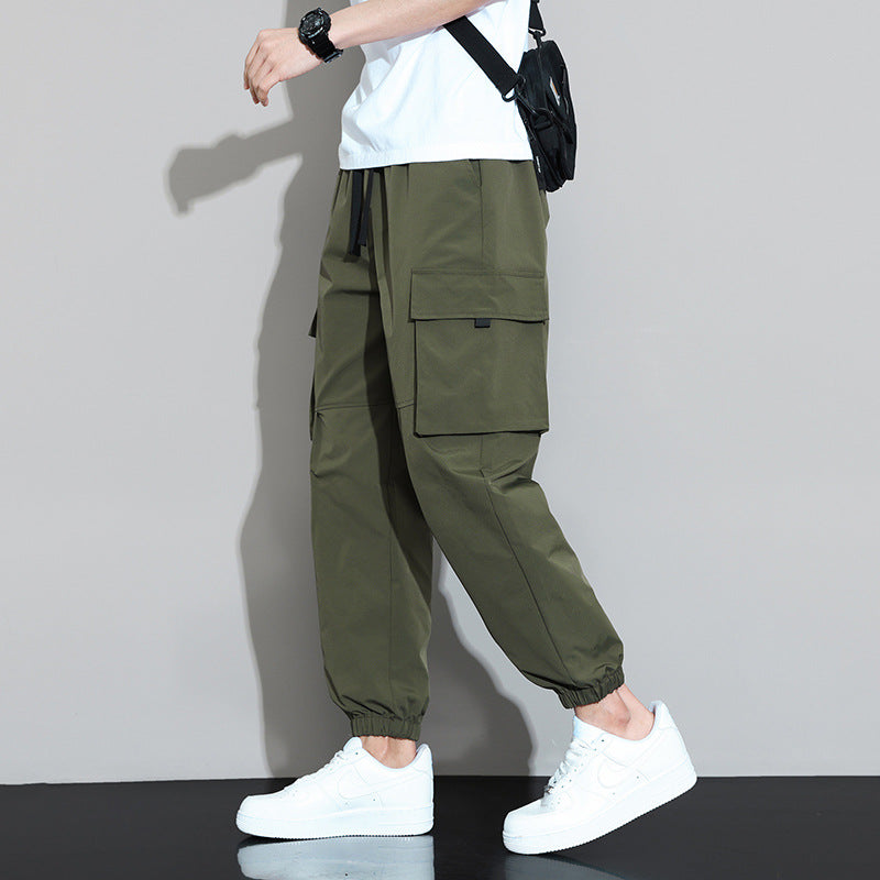 Men's cargo pants with practical side pocket design
