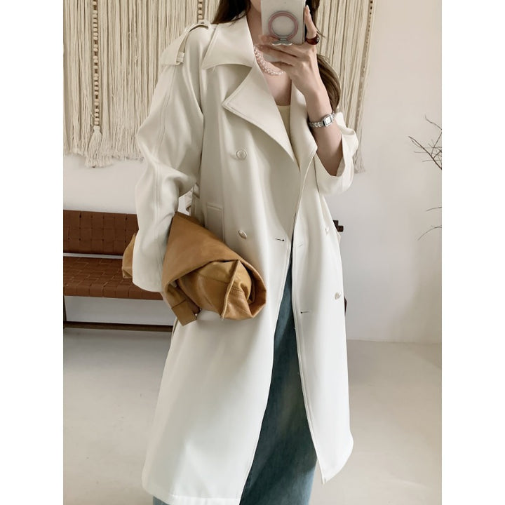 Ladies mid-length trench coat with oversized shoulders and mother-of-pearl buttons Mune Fashion