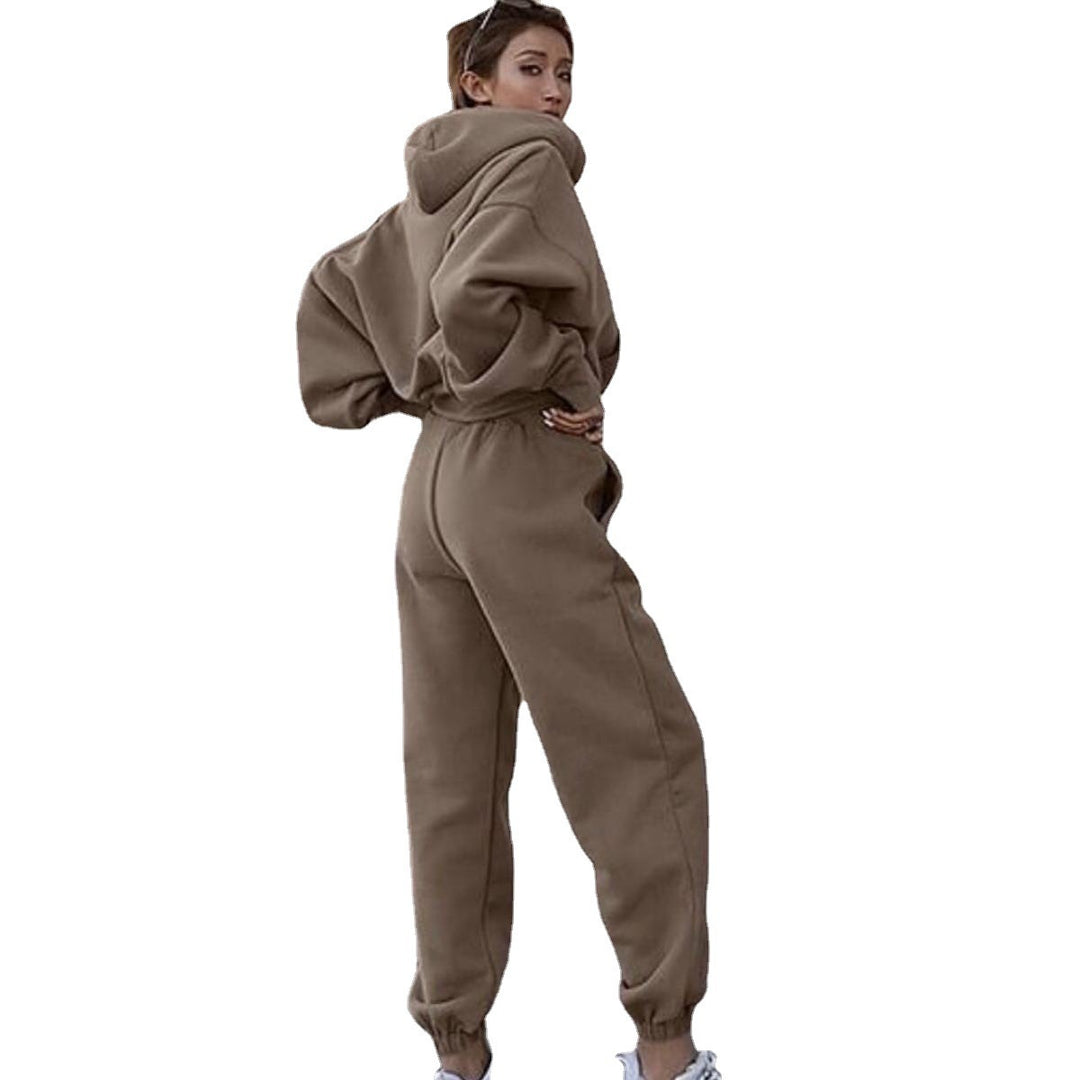 Women's short oversized hoodie set with elastic high-waist joggers made of cotton fleece Mune Fashion
