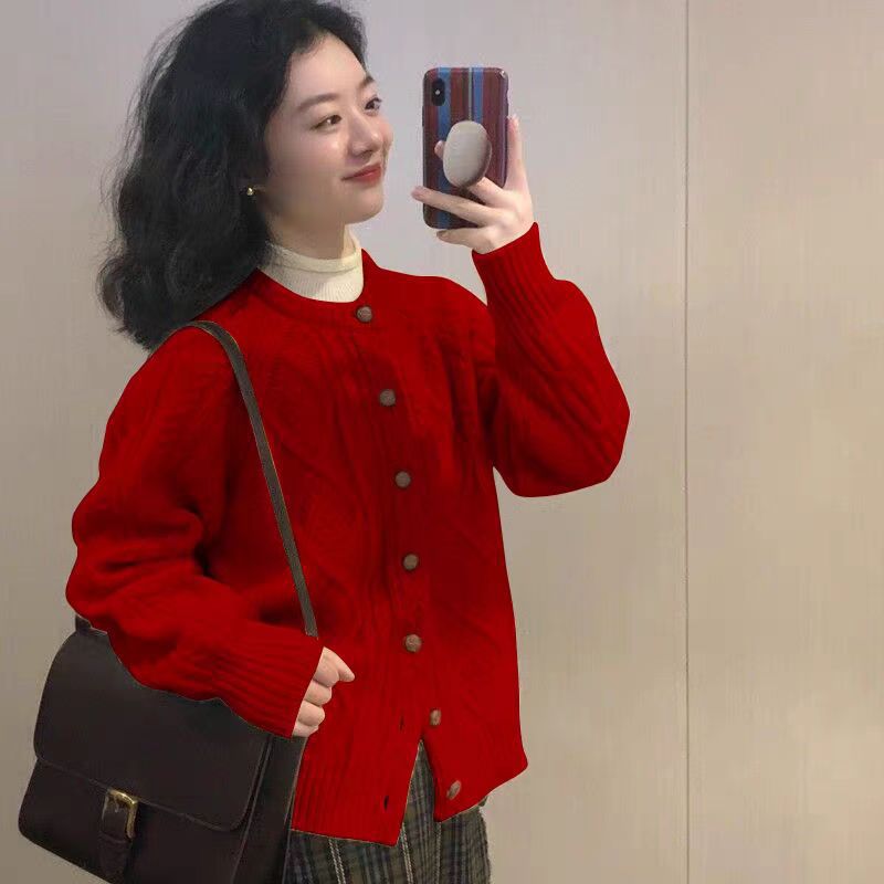 Women's knit cardigan in Aran style with cable and pearl pattern as well as wooden button placket Mune Fashion