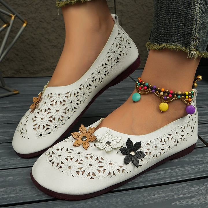Ladies' flat ballerina slippers with laser perforation and three-dimensional flower appliqué Mune Fashion