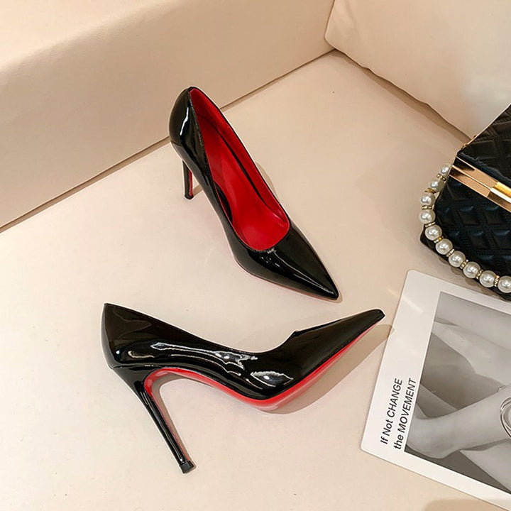 Ladies' pointed pumps with high stiletto heel and strap
