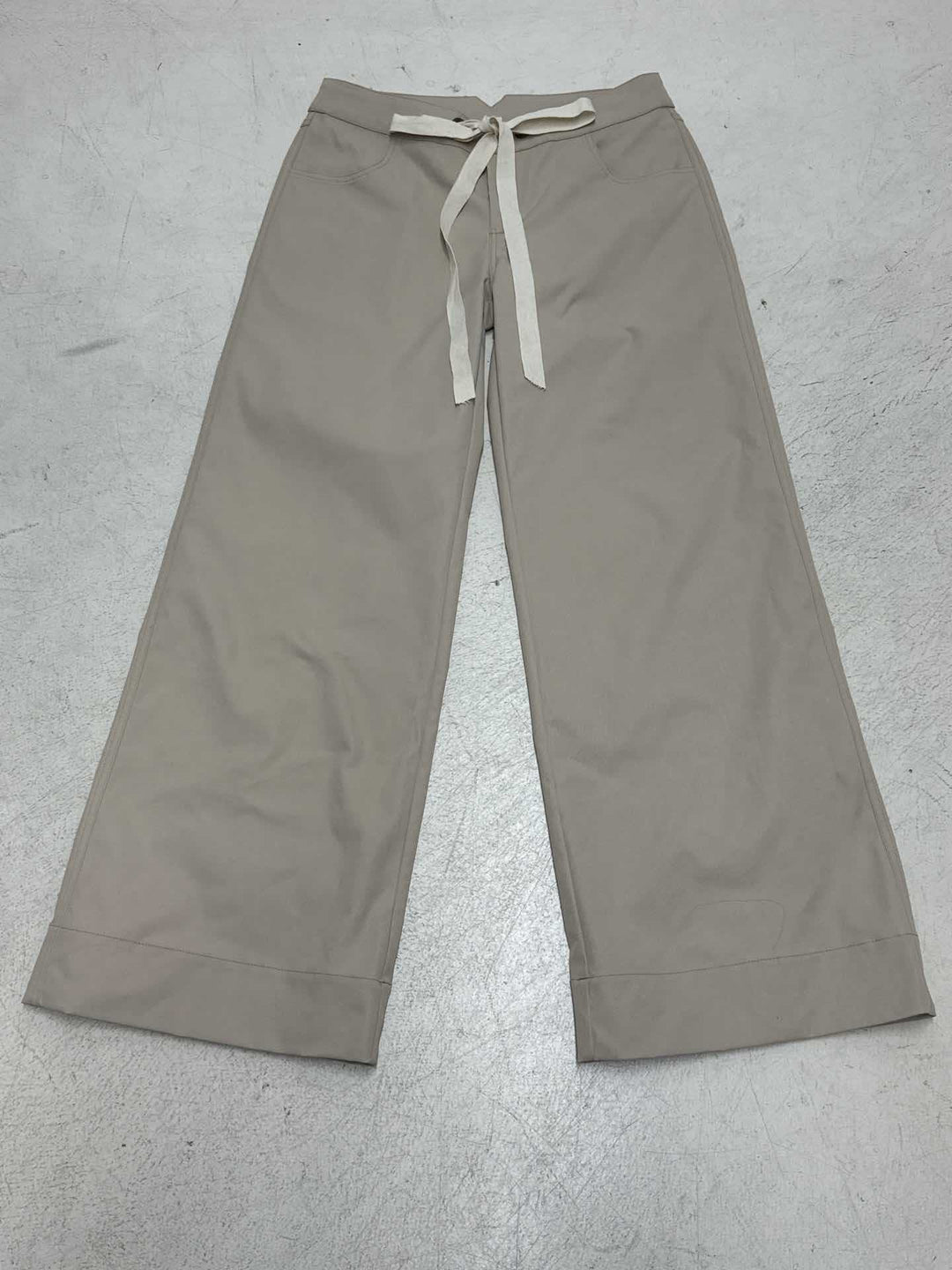 Women's wide high-waist cargo flared pants with drawstring, multiple pockets and relaxed silhouette Mune Fashion