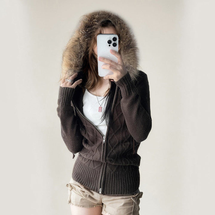 Women's short cut hoodie with faux fur hood, zipper and fitted cuff Mune Fashion