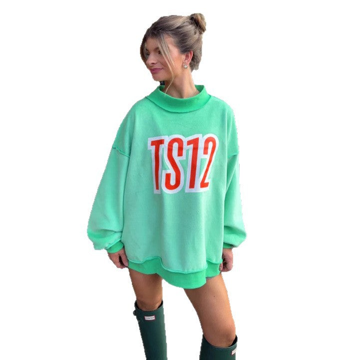 Women's oversized sweatshirt with high collar and eye-catching front print Mune Fashion