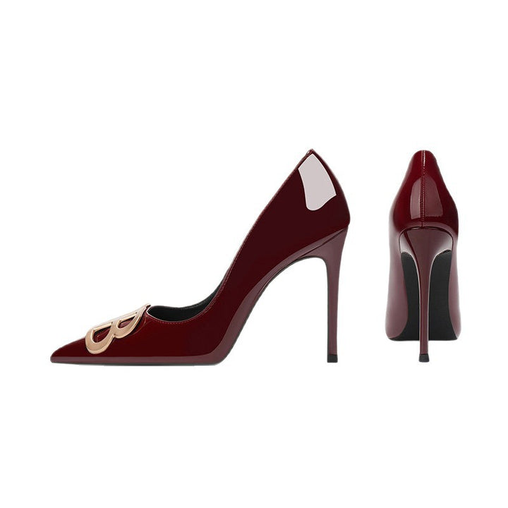 Damen Elegante Lack‑Pumps mit spitzer Zehenpartie, Cut‑Out Ferse und Schmuck‑Schnalle Mune Fashion