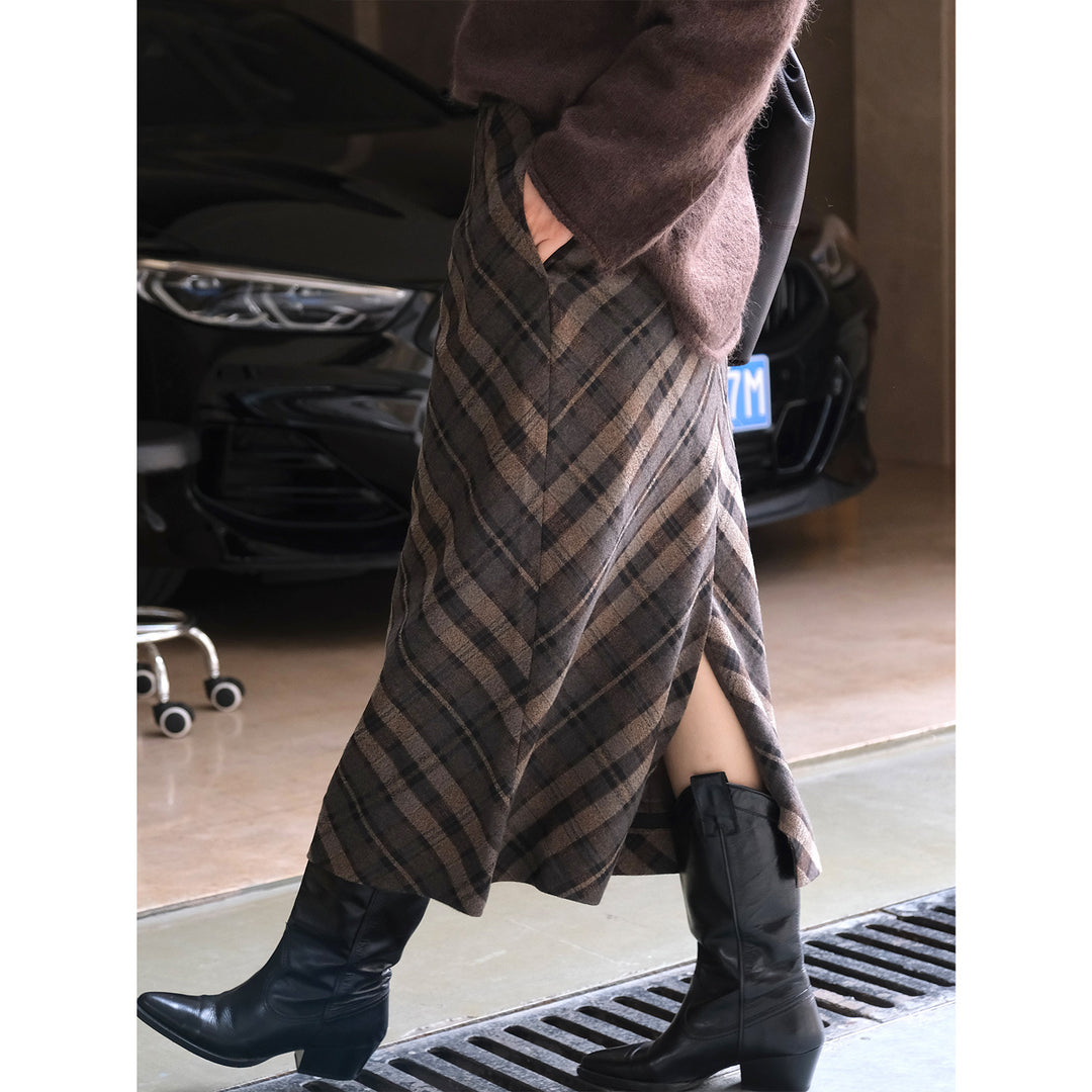 Women High-waisted Midi Skirt made of Wool Blend with Diagonal Check Structure and Front Slit Mune Fashion