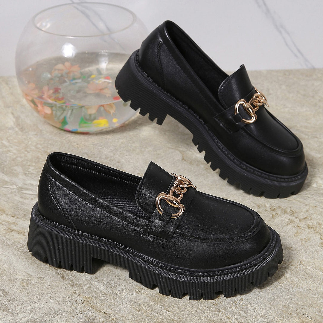 Women's robust loafer with profiled tractor sole and decorative metal chain application Mune Fashion