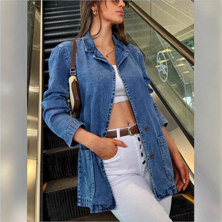 Women tailored denim jacket with stand-up collar, four flap pockets and slightly flared hem Mune Fashion