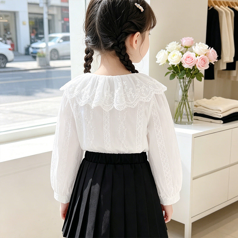 Girl's blouse with romantic lace collar and intricate design Mune Fashion