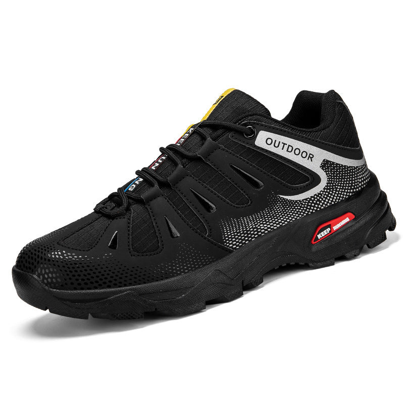 Men's lightweight trail and outdoor running shoe with a grippy studded sole and cushioned EVA midsole Mune Fashion