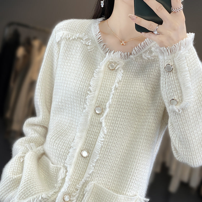 Women's knitted cardigan with fringe trim, mother-of-pearl button placket, and patch pockets Mune Fashion