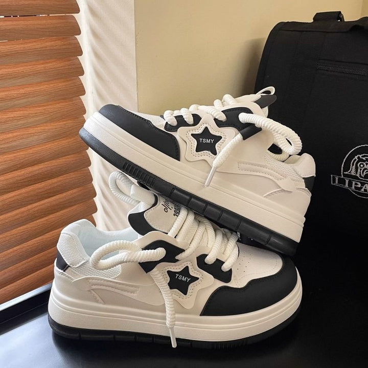 Women's chunky platform sneakers with star appliqué, padded collar, and breathable upper material Mune Fashion