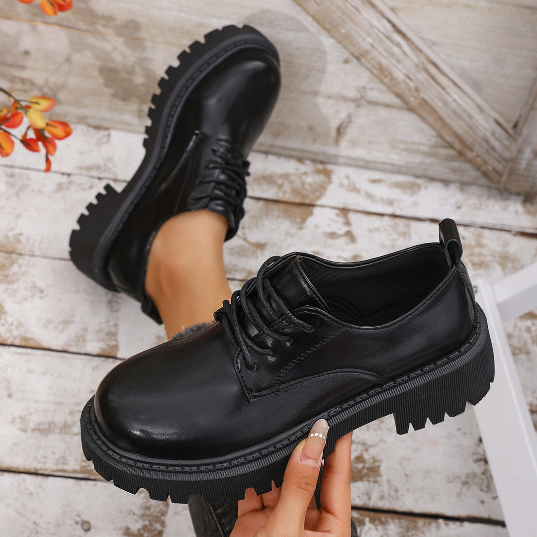 Ladies lace-up shoes with robust profile sole and elegant design Mune Fashion