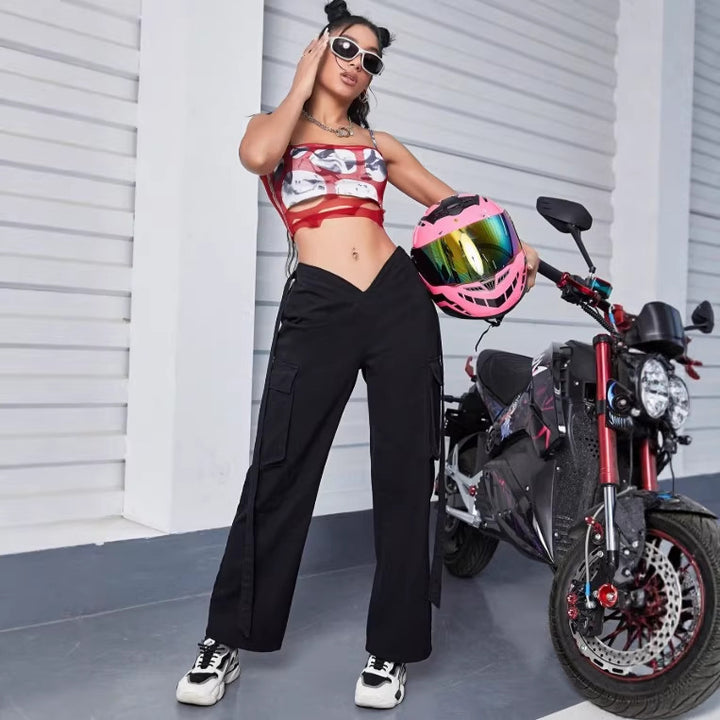 Women's utilitarian cargo pants with V-shaped waistband, wide leg, and cargo pockets Mune Fashion