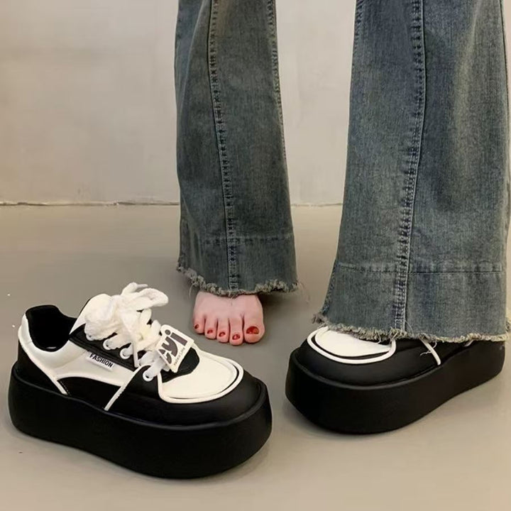 Ladies fashionable platform sneakers with elegant decorative seams and cushioned sole Mune Fashion