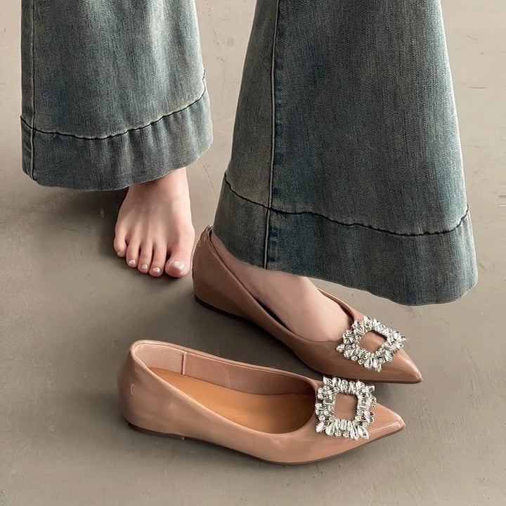 Women's pointed toe patent ballerinas with sparkling crystal decorative brooch Mune Fashion