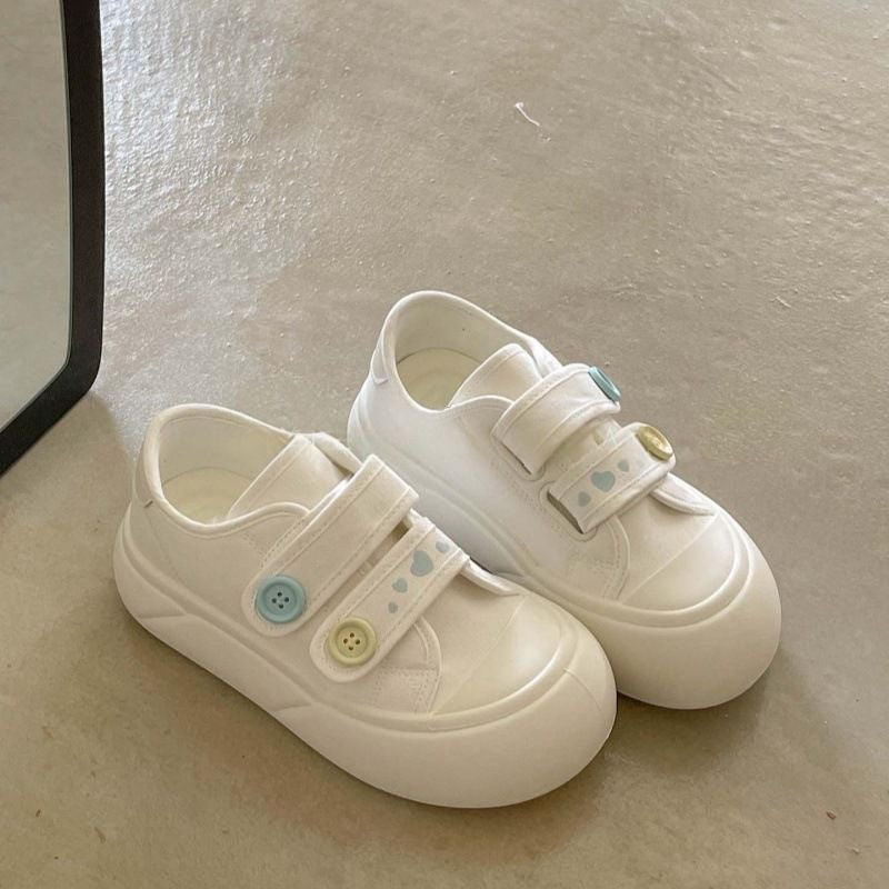Women's sneakers with colored button details and flexible design Mune Fashion