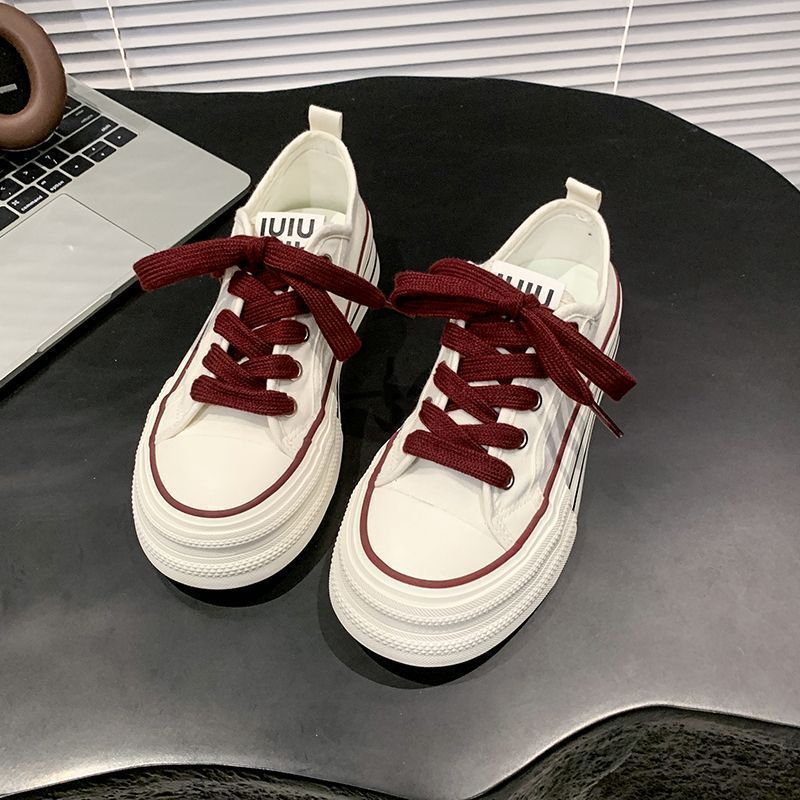 Women's Canvas Sneakers with Contrasting Details and Comfortable Laces Mune Fashion