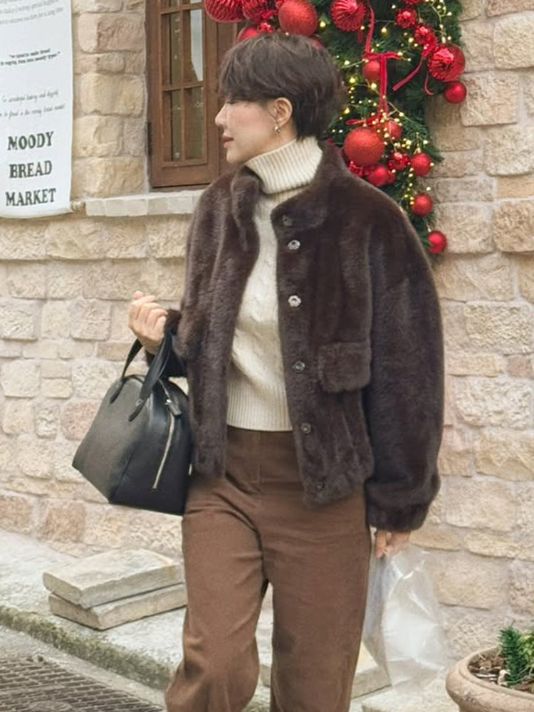 Women’s short jacket in teddy faux fur with boxy silhouette and patch pocket Mune Fashion