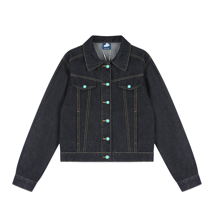 Women's short-cut denim jacket in trucker style with decorative buttons and contrast stitching Mune Fashion
