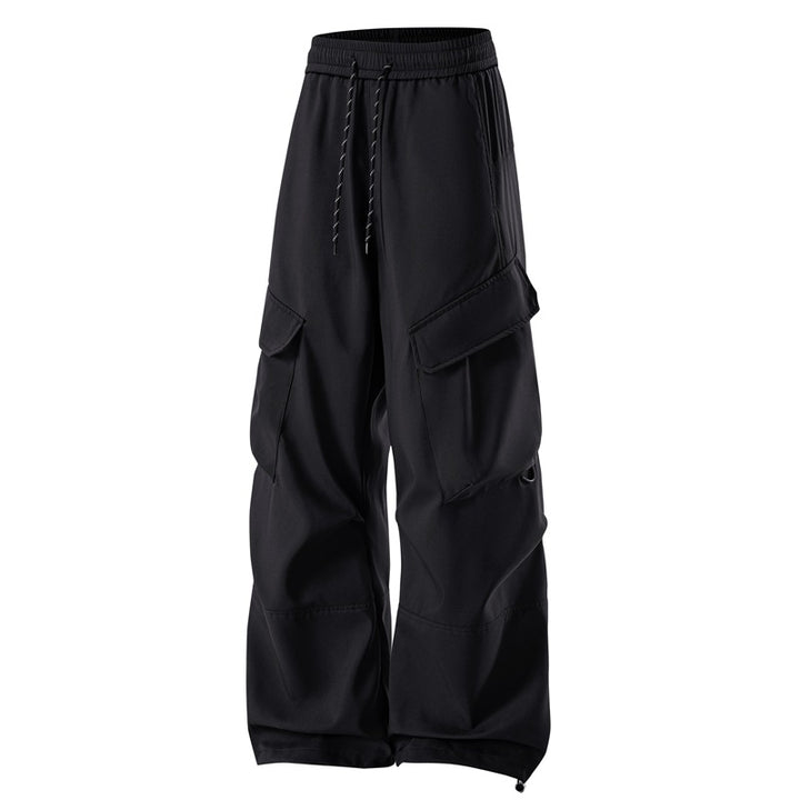 Men's cargo pants with a casual cut and practical pockets