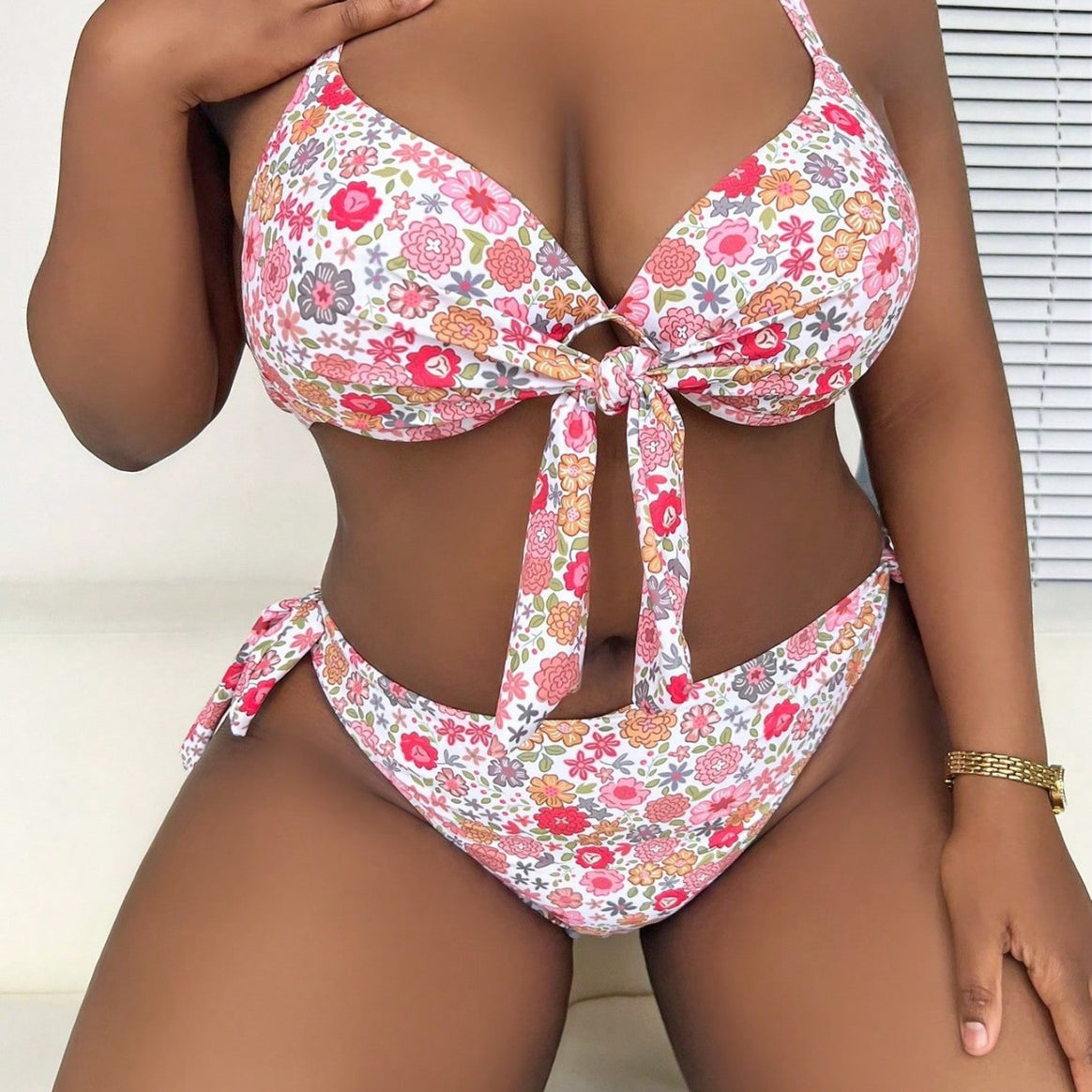Women’s bikini with tied top and floral design Mune Fashion