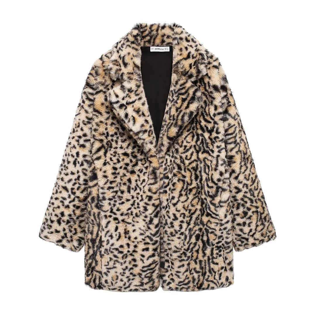 Women's oversized faux fur coat with leopard print, voluminous shawl collar and practical side pockets Mune Fashion