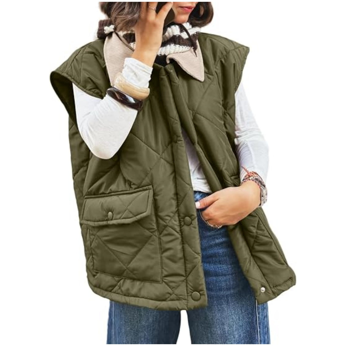 Women's quilted vest without sleeves with large flap pockets and snap button closure Mune Fashion