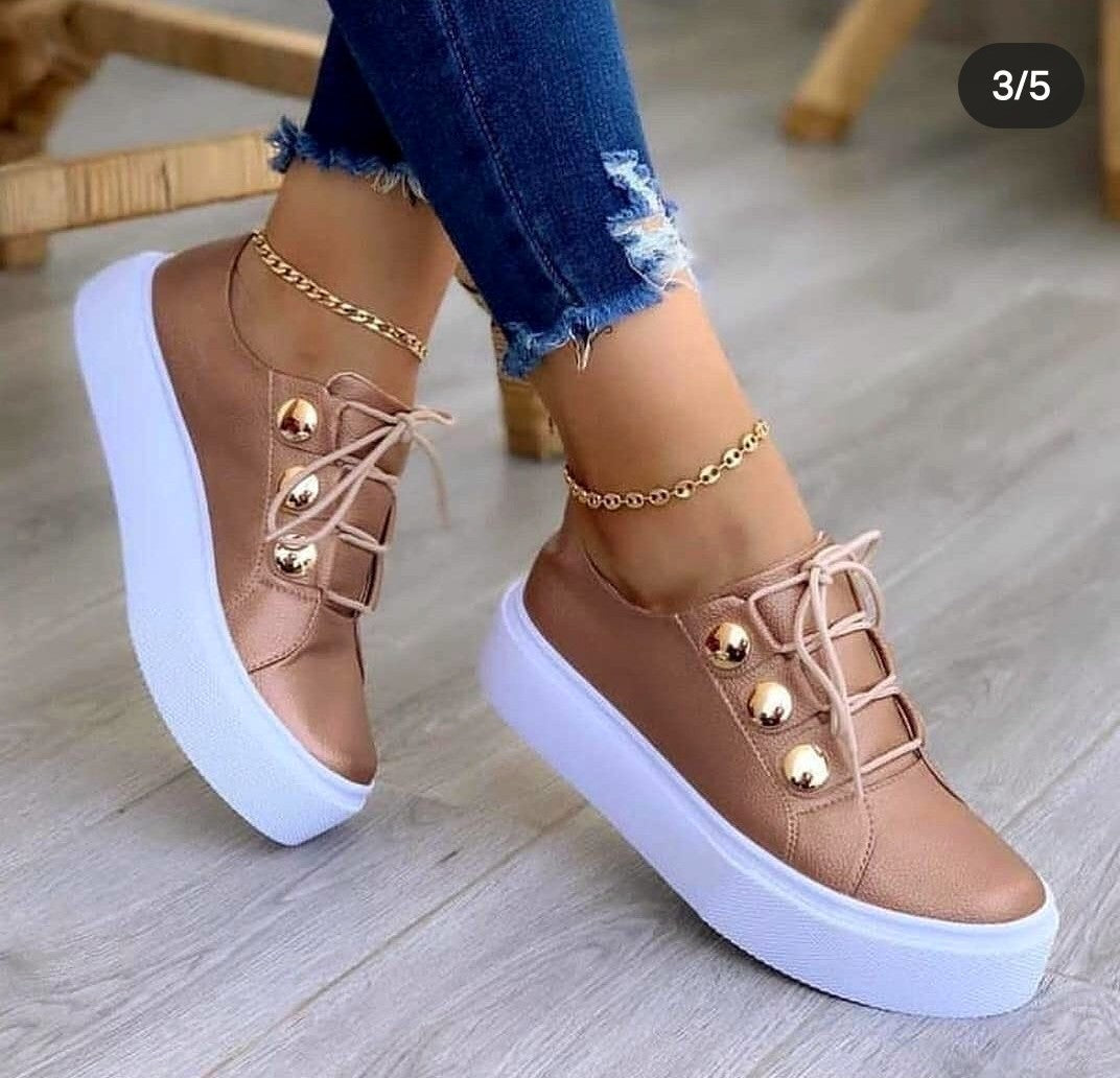 Ladies' platform sneakers in faux leather with decorative beads and padded comfort insole Mune Fashion