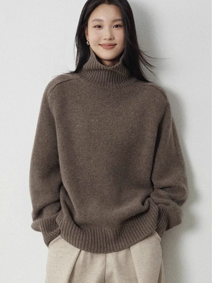 Women's turtleneck sweater made of fine wool blend with straight cut and wide ribbed collar Mune Fashion