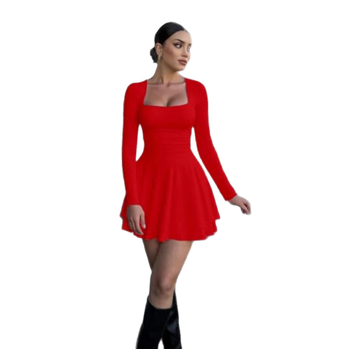 Ladies figure-hugging jersey mini dress with square neckline, tailored fit and tiered skirt Drune