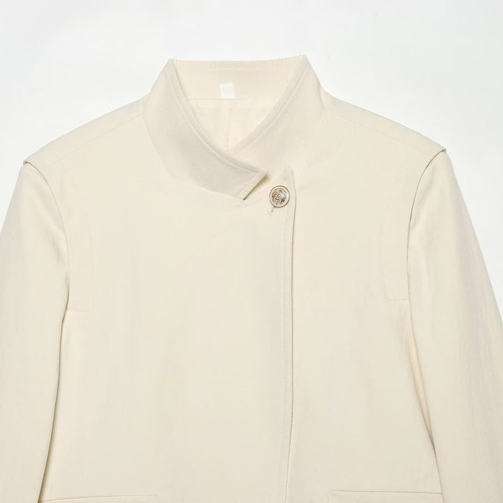 Ladies short blazer with stand-up collar, asymmetrical hem and seam pockets Mune Fashion